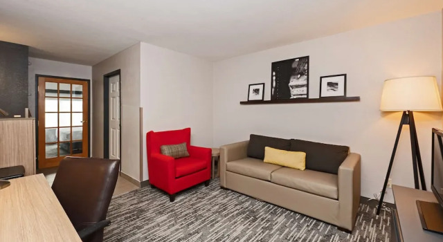 Люкс c 1 комнатой Country Inn & Suites by Radisson, Bloomington-Normal Airport, IL