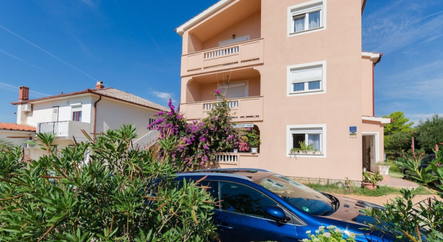 Apartments Jasmin, Prenota Appartamento Hotel a Isole Quarnerine con parcheggio, Parcheggio