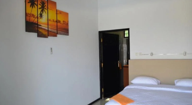 Melaya beach resort Twin bed, Book Resort 4-Star Hotels in East Java, 4*