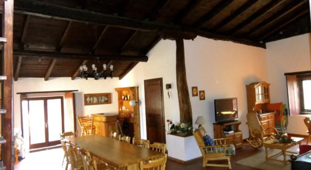 Коттедж с 2 комнатами Villa Bonaccorso - antica e maestosa villa con piscina ai piedi dellEtna