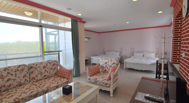 Четырёхместный номер Deluxe с балконом и с видом на море East Star B&B