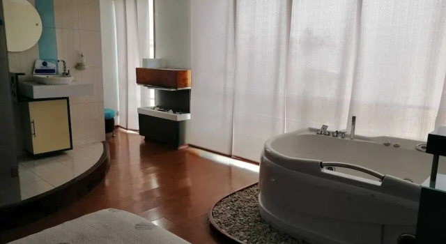 Полулюкс Hotel Torre De Cristal