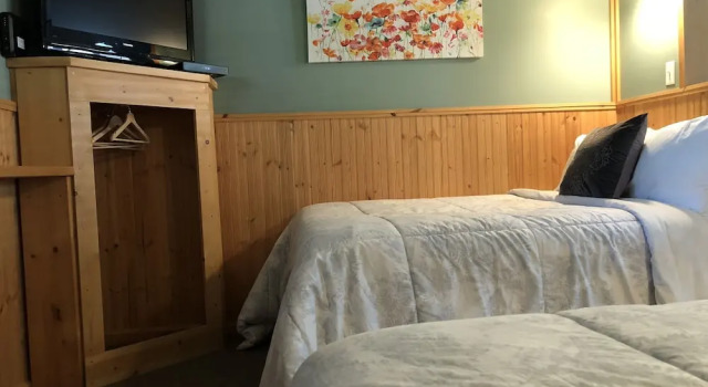 Четырёхместный коттедж с балконом Piccadilly Motel