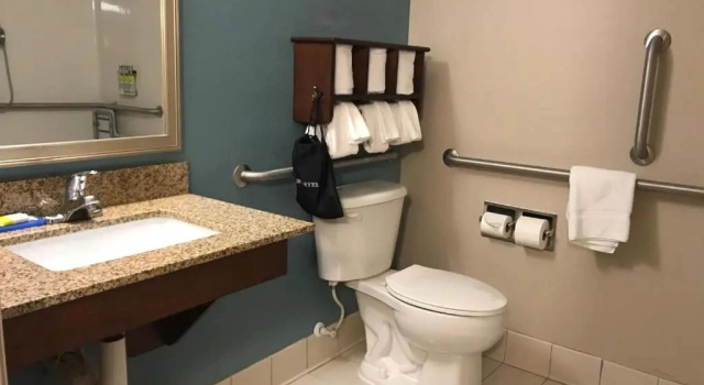 Двухместный люкс c 1 комнатой Holiday Inn Express and Suites St. Cloud by IHG