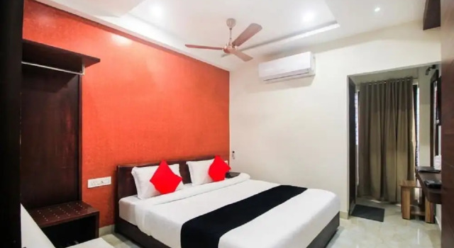 Hotel Grand Palace Banquet by OYO Rooms, Prenota Hotel Siliguri West Bengal