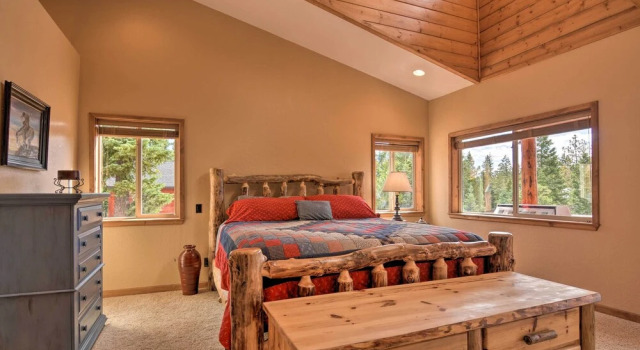 Duck Creek Village Chalet w/ Fire Pit & Decks, Rezerwuj Chalet Duck Creek Village Kane County
