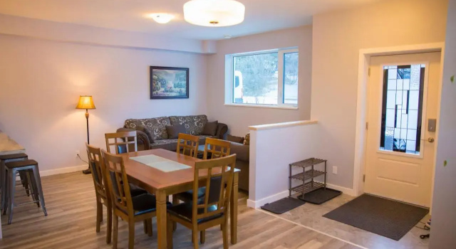 Downtown Whitehorse 4 bedrooms deluxe condo, Rezervovat Hotel Hotely v Whitehorse s parkováním, Parkování