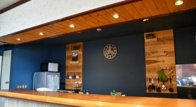Hunters Gate, Boek Hotel Iiyama 
