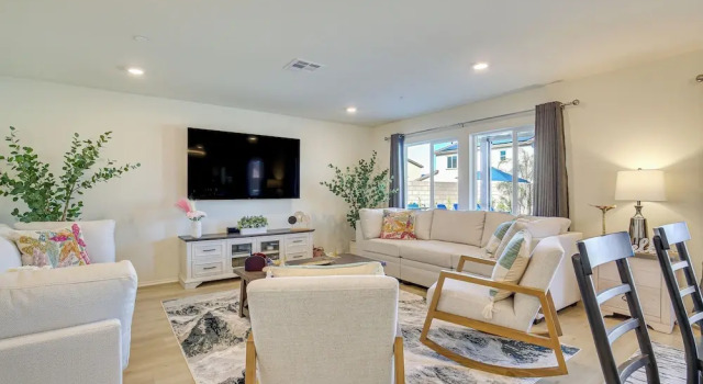 Chic Coachella Home < 3 Mi to Empire Polo Club, Rezerwuj Dom wakacyjny Coachella Kalifornia