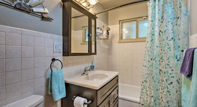 Коттедж Arvada Home w/ Beautifully Landscaped Yard!
