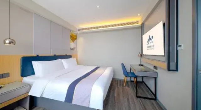 Люкс Homeinn Selected Hotel (Sishui Quanyuan Avenue Ginza Mall)