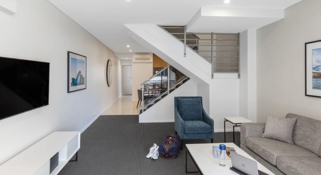 Люкс с 2 комнатами с балконом Meriton Suites Waterloo