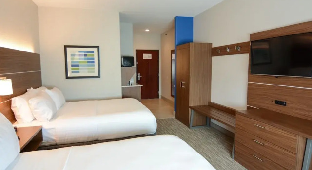 Четырёхместный номер Standard Holiday Inn Express Rolla by IHG