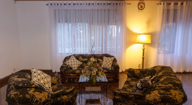 Tamarind Tree Inn., Забронировать Отель Отели Канди с парковкой, рядом с Железнодорожный вокзал Канди, Парковка