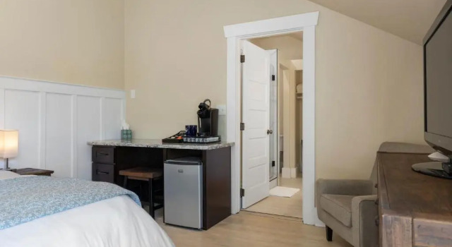 Номер Standard Waterfront Inn
