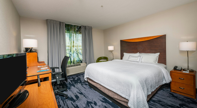 Fairfield Inn and Suites by Marriott New Bedford, Varaa Hotelli Hotellit New England uima-altaalla, Uima-allas