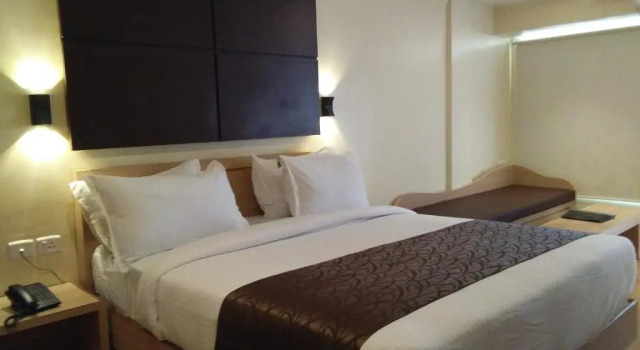 Полулюкс с видом на озеро Darshan Hotel