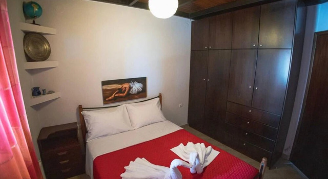 Foula House in Magnisia