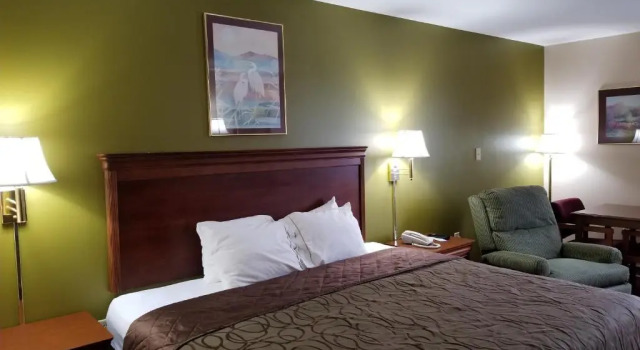 Номер Standard Briarwood Inn