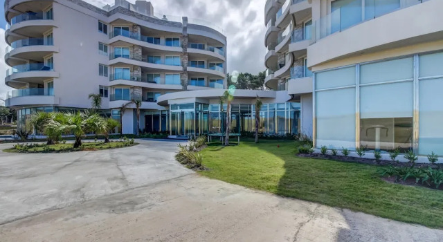 Moderno apartamento frente al mar y piscina - Azure Towers, Prenota Appartamento Hotel SPA a Maldonado, SPA