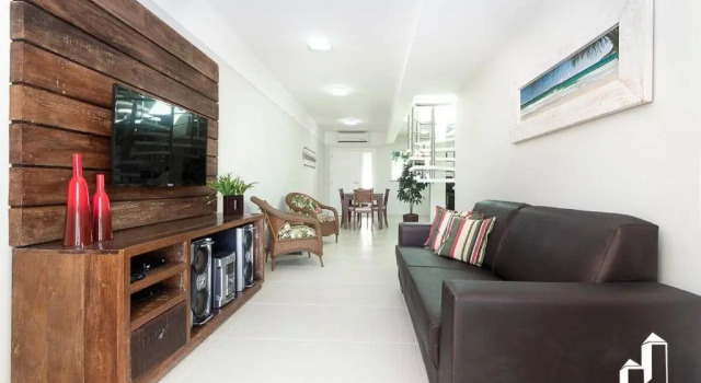 TRIPLEX COM 03 SUíTES E BANHEIRA HIDROMASSAGEM, Забронировать Отель Бомбиньяс Санта-Катарина