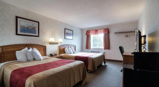 Четырёхместный номер Standard Econo Lodge Inn & Suites Canandaigua - Finger Lakes Area