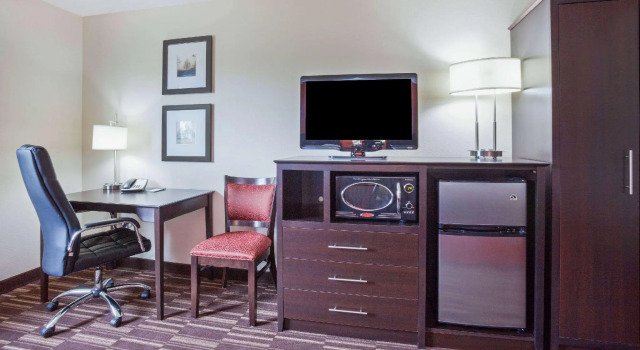 Четырёхместный номер Standard AmericInn by Wyndham Sartell