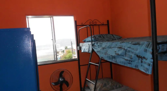 Кровать в общем номере с видом на горы Hostel Tavares Bastos