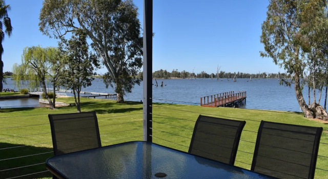 Номер Superior с 2 комнатами с балконом и с видом на озеро Tasman Holiday Parks - Lake Mulwala