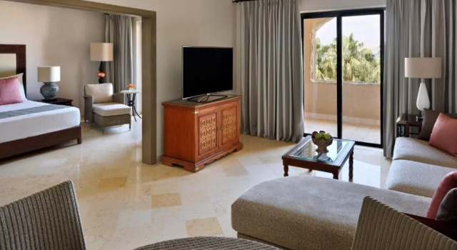 Двухместный люкс Mövenpick Resort & Spa Dead Sea