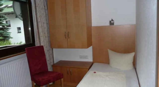 Gästehaus Brugger Martin, Rezerwuj Hotel Hotele w Tyrol z parkingiem, Parking