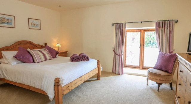 Easton Court - Large Character Barn Near Salcombe, Varaa Hotelli Hotellit keskustassa Kingsbridge, hotellit keskustassa Kingsbridge