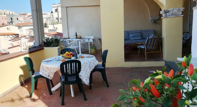Коттедж с 3 комнатами с видом на город Sea view appartment for 6 person