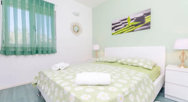 Apartments Zdenka, Rezerwuj Apartament Hotele w Split-Dalmatia County z parkingiem, Parking