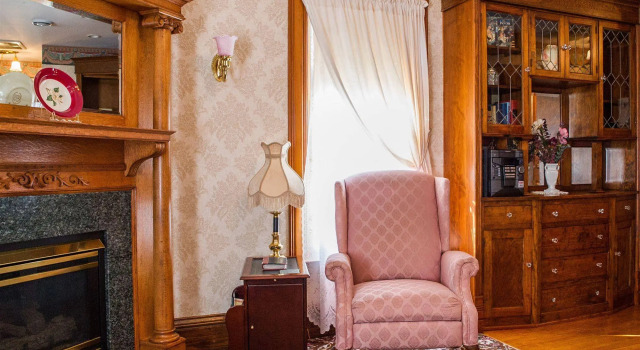 Victorian Dreams Bed and Breakfast, Book Hotel Hoteller i Merrimac med parkering, Parkering