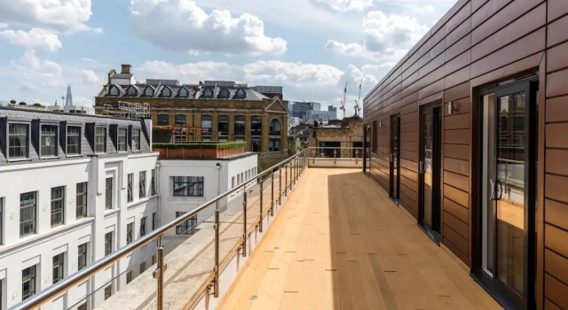 Коттедж The Roof is on Fire - Farringdon - by Frankie Says
