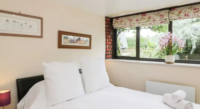 The Barn, Book Hotel Sutton Benger Wiltshire