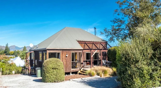 7b Denby Place