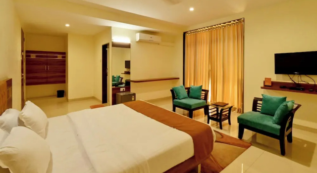 Номер Royal с балконом Hotel Sadhana Executive