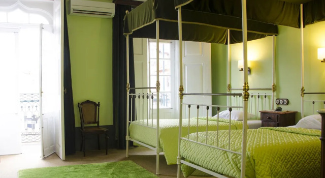Casa Da Avo - Turismo De Habitacao, Забронировать Отель «постель и завтрак» Отели Торри-ди-Монкорву с парковкой, рядом с Стадион Engenheiro Jose Aires, Парковка