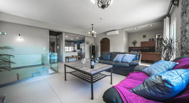 Petronila Luxury Villa with heated private pool, Забронировать Вилла Отели Кисамоса с парковкой, Парковка