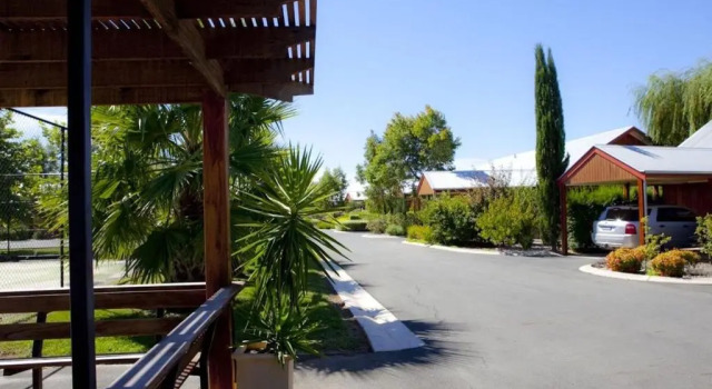 Студия с балконом и с видом на озеро Perricoota Vines Retreat