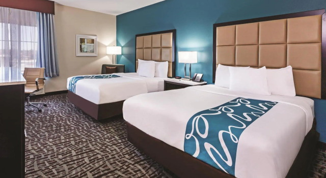 Двухместный номер Standard La Quinta Inn and Suites by Wyndham Paris