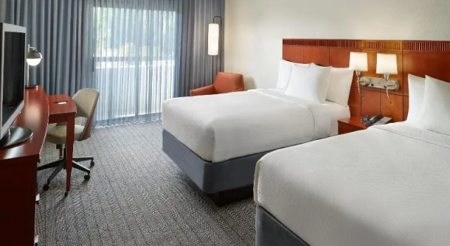 Четырёхместный номер Standard Courtyard by Marriott Atlanta Executive Park/Emory
