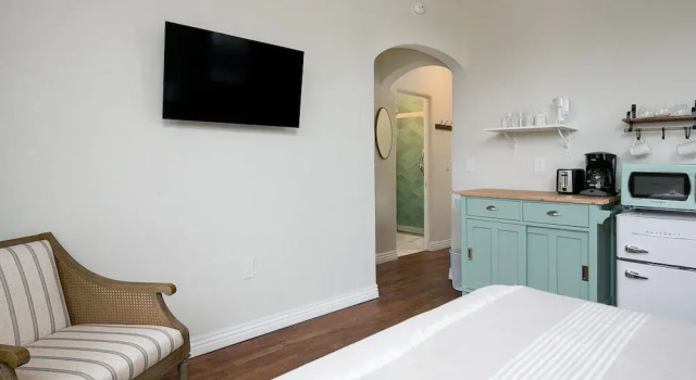 Charming Studio near Downtown! CDC Sanitized!