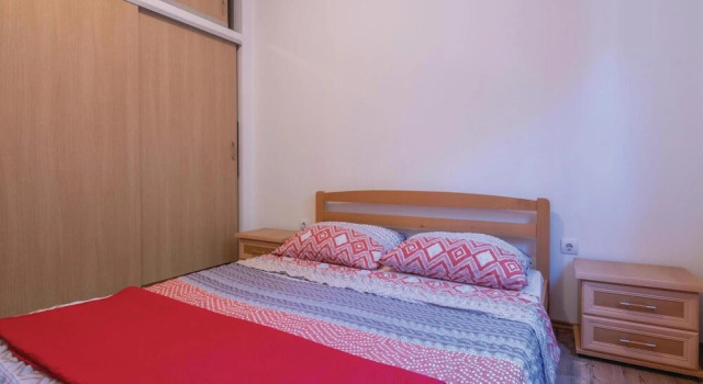 Awesome Home in Fazana With Wifi and 1 Bedrooms, Prenota Hotel Hotel a Valbandon con piscina, Piscina
