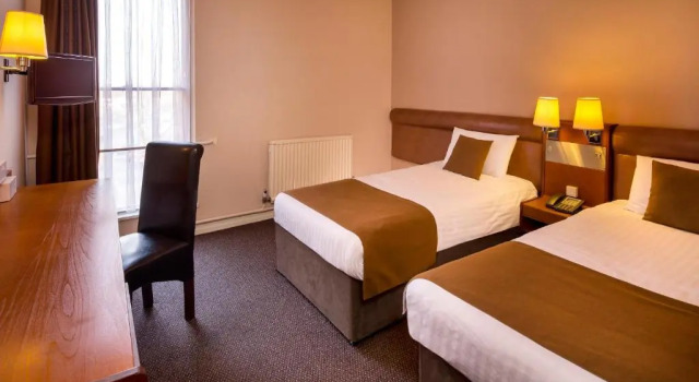 Четырёхместный номер Standard St James Hotel