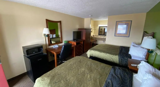 Четырёхместный номер Standard Rodeway Inn Baxley