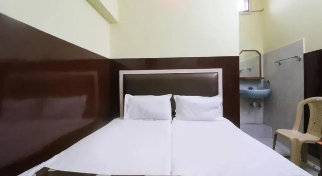 Hotel Monu by OYO Rooms