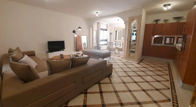 Коттедж Golden Tulip APT Spacieux Avec Deux Terrasses